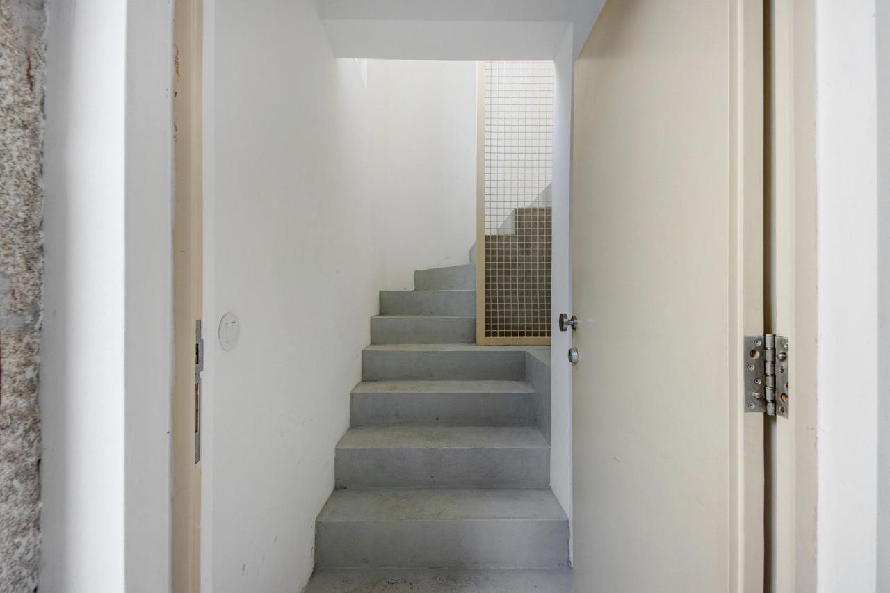 Crooked Floor House - Attic Apartment Porto Bagian luar foto