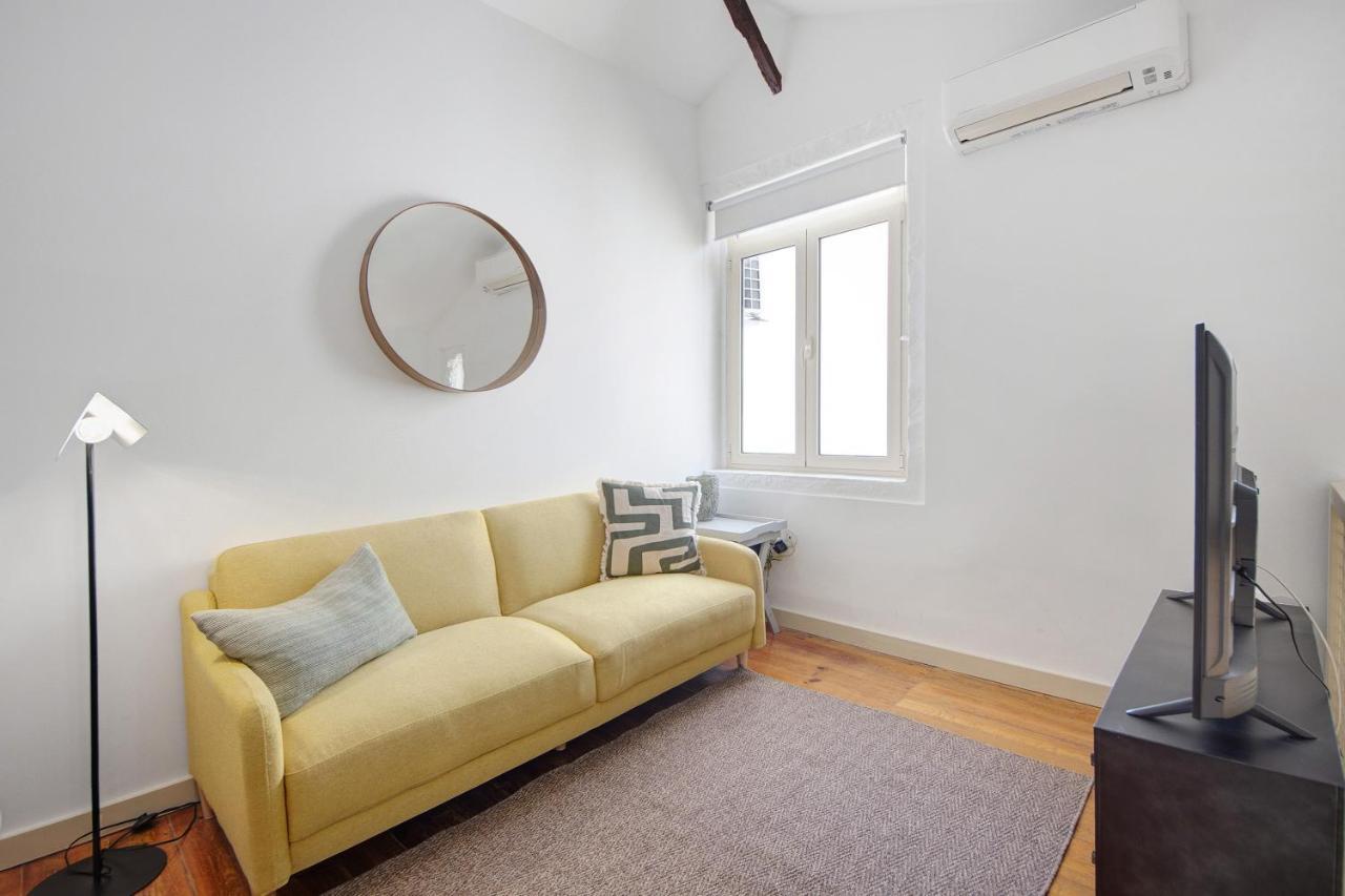 Crooked Floor House - Attic Apartment Porto Bagian luar foto