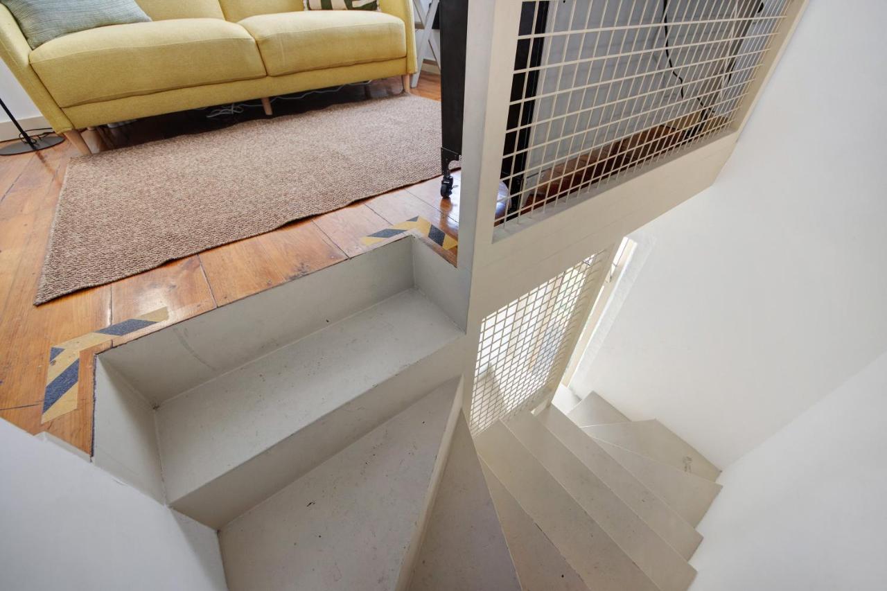 Crooked Floor House - Attic Apartment Porto Bagian luar foto