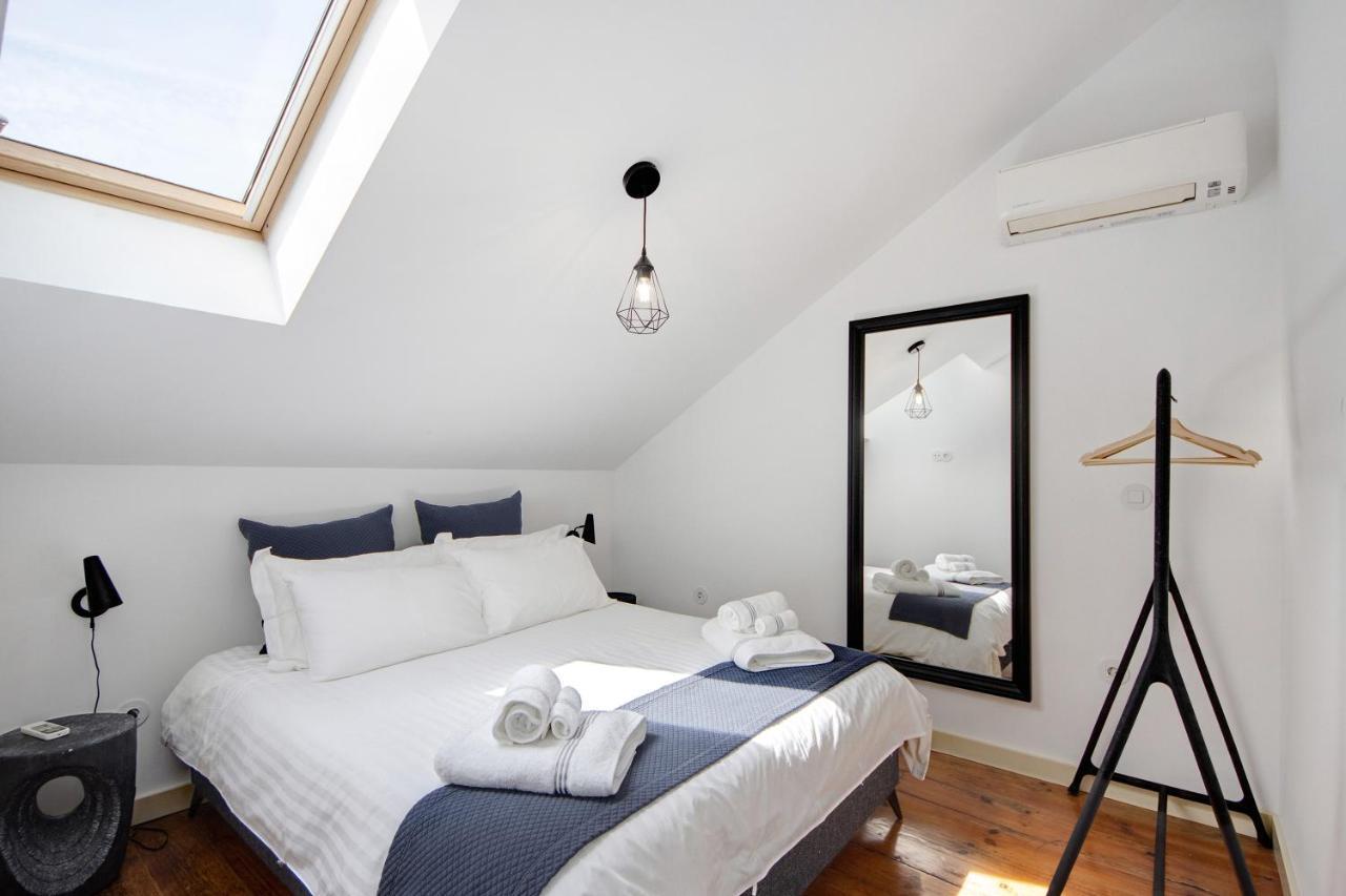 Crooked Floor House - Attic Apartment Porto Bagian luar foto